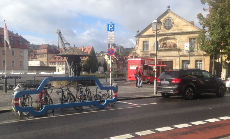 Erster öffentlich ausgewiesener Lastenradstellplatz für Bamberg