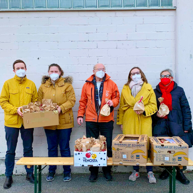 Süße Weihnachtsüberraschung für die Menschen der Bamberger Tafel