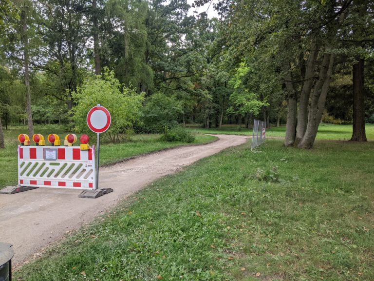 Bodenlicht für den Rad- und Fußweg im Hain