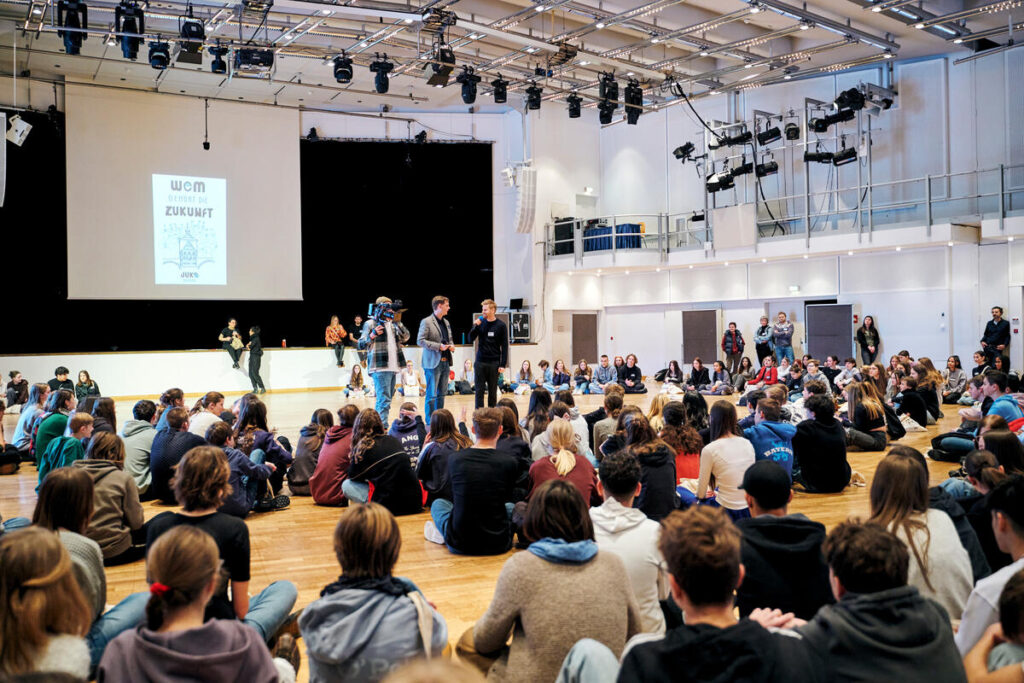 Foto von der Jugendkonferenz im Januar 2024 im Hegel-Saal der Konzerthalle