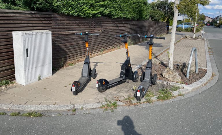 Immer mehr e-scooter, aber immer noch keine Abstellzonen