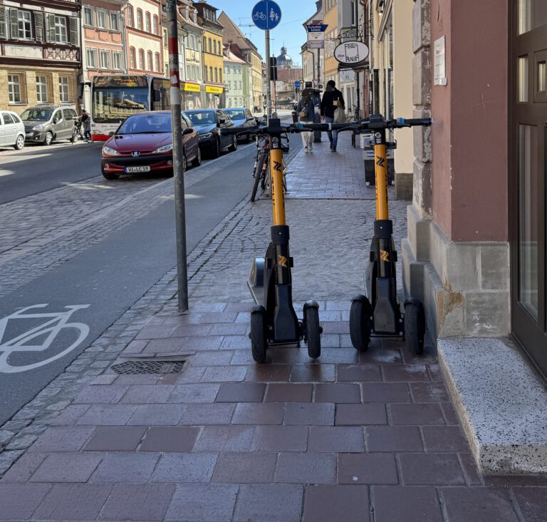 Grüne warten auf E-Scooter-Abstellzonen