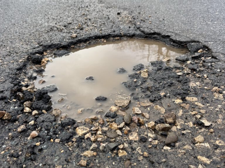 „Straßen wie Schweizer Käse“